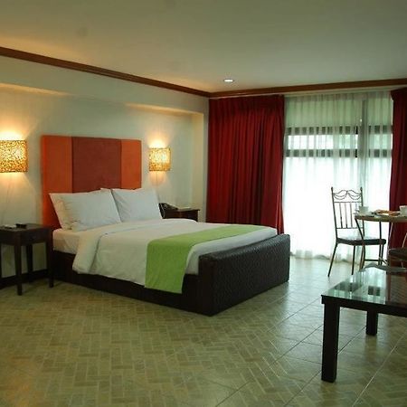 Ecoland Suites & Inn Davao Exterior photo