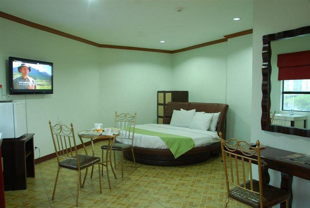 Ecoland Suites & Inn Davao Exterior photo
