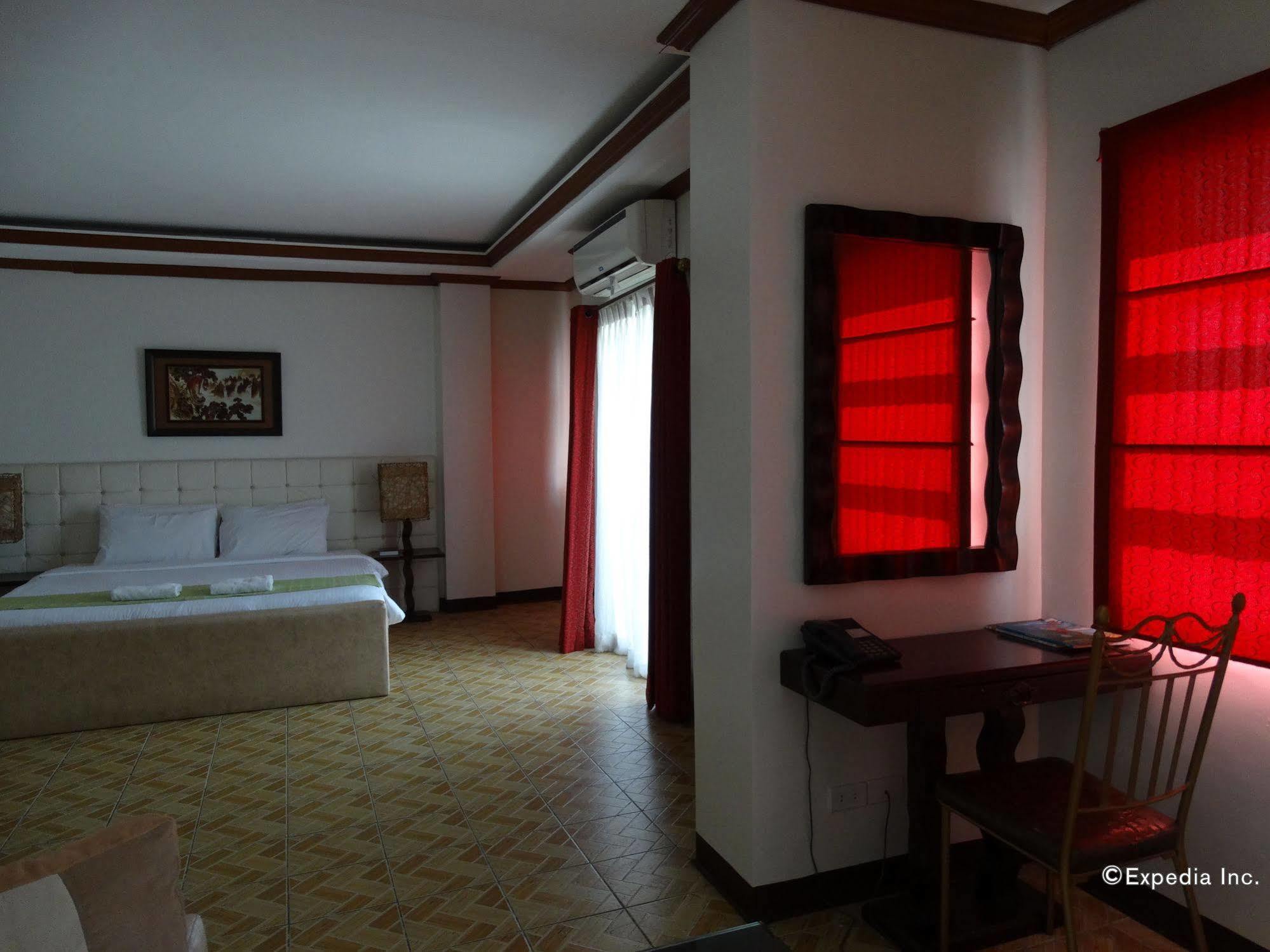 Ecoland Suites & Inn Davao Exterior photo
