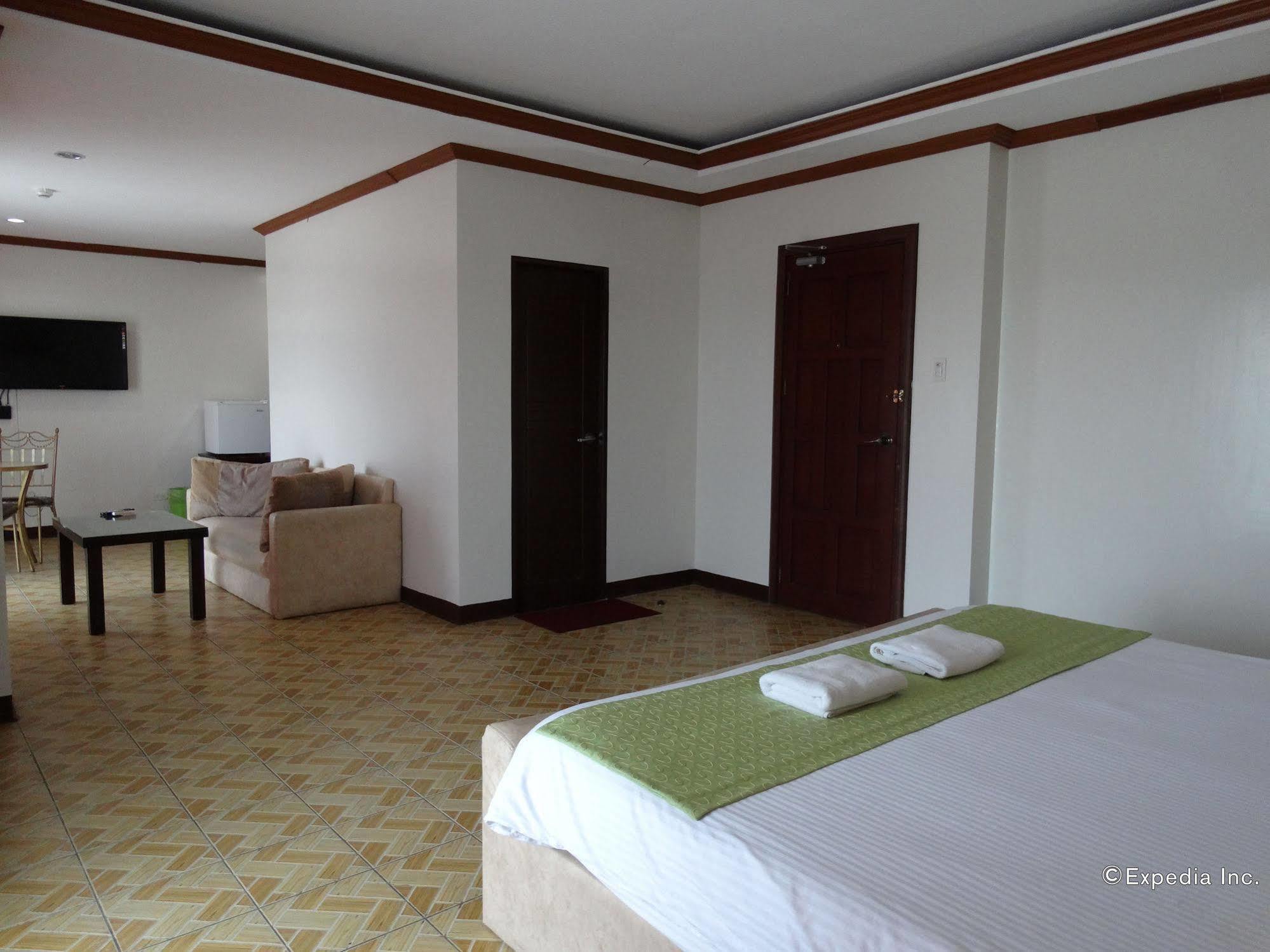 Ecoland Suites & Inn Davao Exterior photo