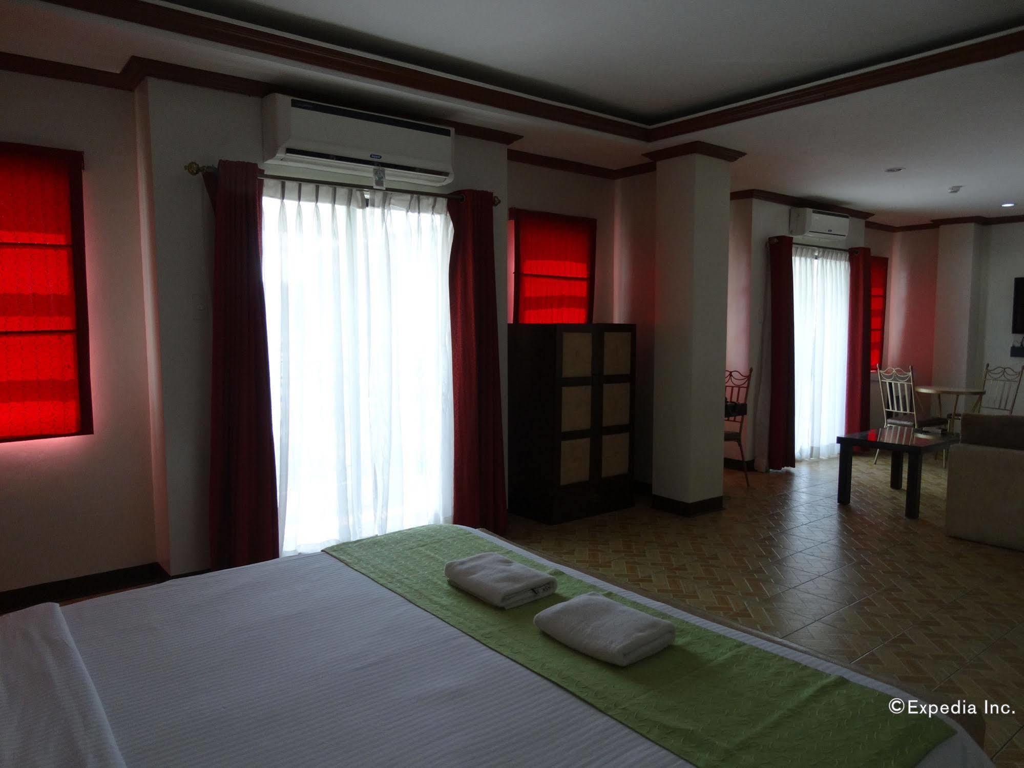 Ecoland Suites & Inn Davao Exterior photo