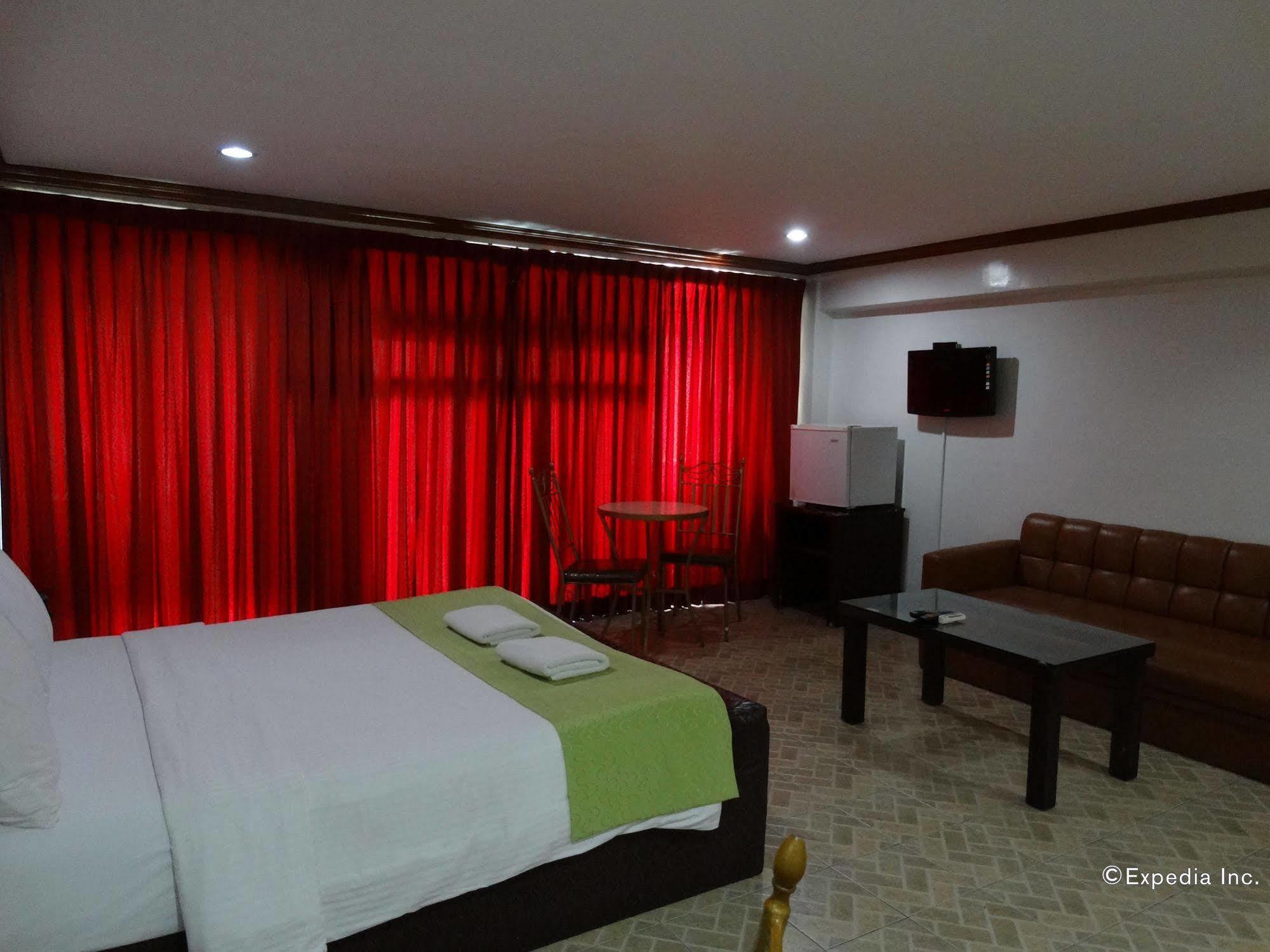 Ecoland Suites & Inn Davao Exterior photo